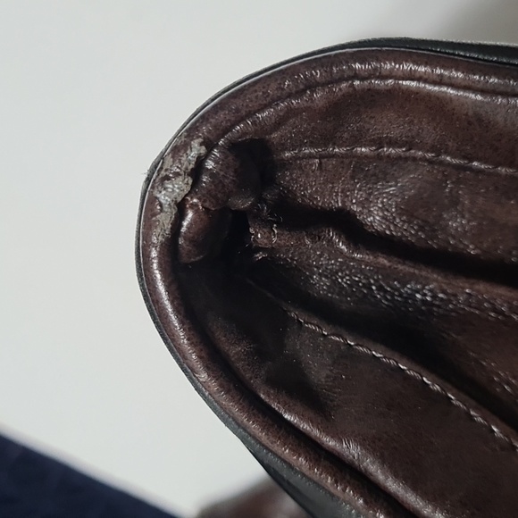 Tignanello 100% Genuine Leather Crossbody Purse - Picture 15 of 16